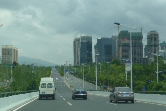 Approaching Chenggong on the Kunming-Chenggong expressway, Balula Luis
