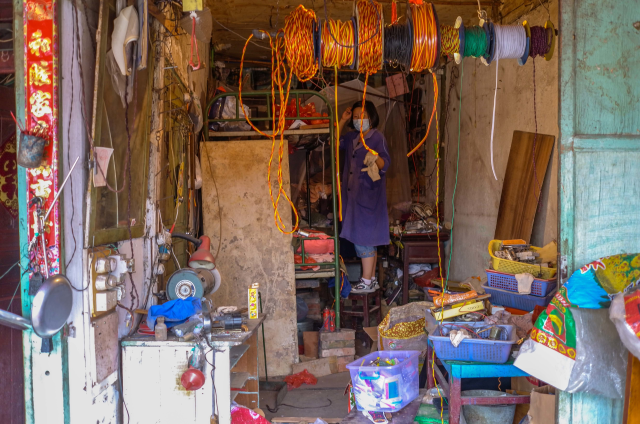 Electrical equipment shop in an urban village, Elosua Miguel