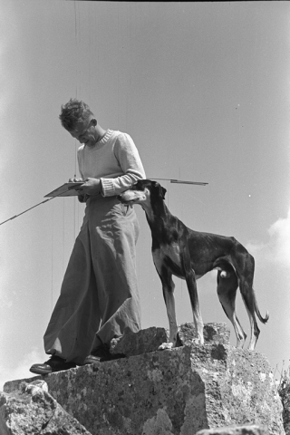 Archéologue avec son chien (Jebel el Ala Berij nord, Syrie), Institut Français Du Proche-Orient Ifpo