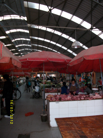 Traditional market in Kunming, Gipouloux François