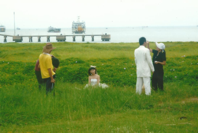Newlywed photo session at Haikou beach, Hainan, Goulard Sébastien