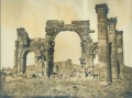 Arc de triomphe vue générale prise de face (Palmyre, Syrie)