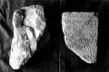 Deux fragments de bloc avec inscriptions palmyréniennes dont un avec un personnage en bas-relief , dédicace à la "fille de BEL" (BRTBL), temple de Bêl (Palmyre, Syrie)
