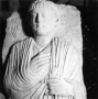 Plaque de loculi avec buste masculin en toge, inscription palmyrénienne (PAT 00092), commerce à Beyrouth, Copenhague, temple de Bêl (Palmyre, Syrie)